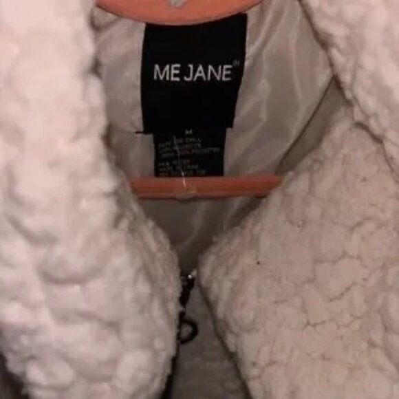 Cozy White Sherpa Jacket with a cream zip-front design, like new, from the Jane - Picture 4 of 7